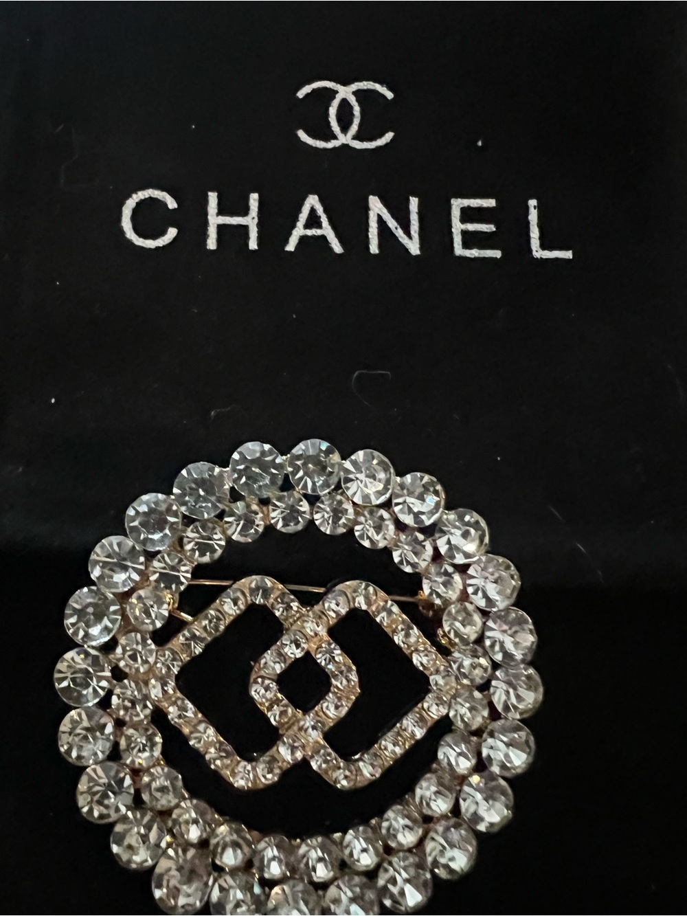 CHANEL Clear Crystal Double CC-Inspired Round Brooch - Picture 3 of 6